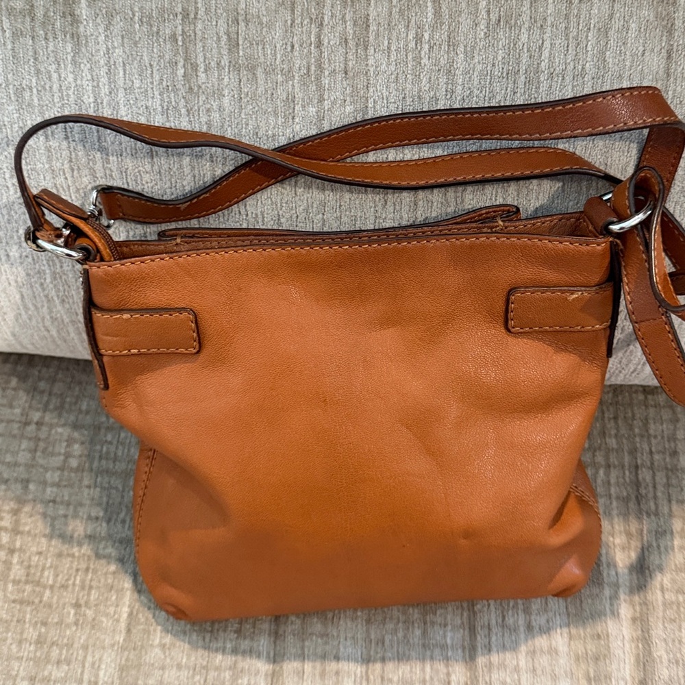 Michael Kors Brown Leather Hamilton pebbledCrossbody Bag in warm brown - Picture 3 of 9